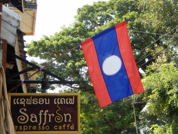 leil.de/di/pics/flagge_laos_2014.JPG