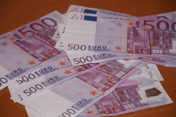 leil.de/di/pics/mehrere_500_euro_scheine_2014.jpg