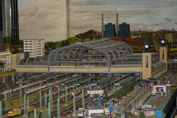 leil.de/di/pics/miniaturwunderland_bahnhof.jpg