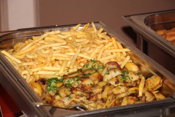 leil.de/di/pics/pommes_vom_buffet.JPG