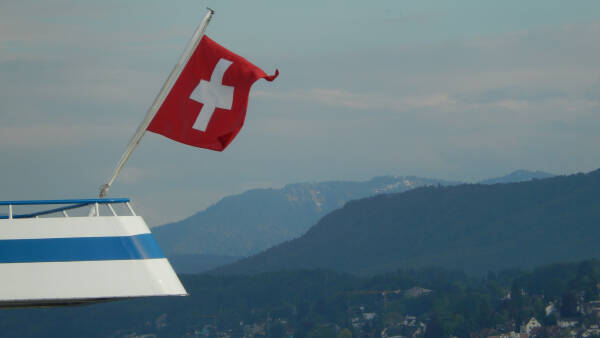 leil.de/di/pics/schweizer_flagge_zuerich.jpg