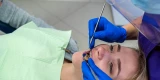 Symbolbild Frau bei Zahnarzt Behandlung