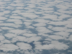 Über den Wolken aus Flugzeug