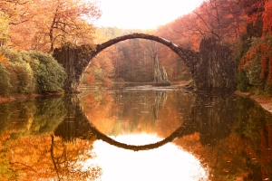 Rakotzbrücke im Herbst