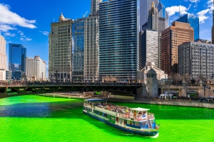 Chicago River am St. Patrick`s Day