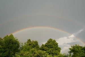 Regenbogen mit doppeltem Bogen