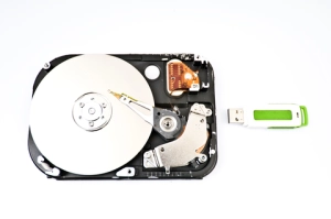 USB-Stick und Festplatte