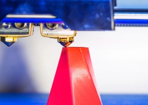 Ein Gegenstand entsteht im 3D-Drucker