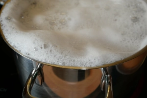 Nudeltopf läuft über