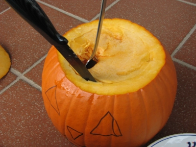 Kürbis aushöhlen 1