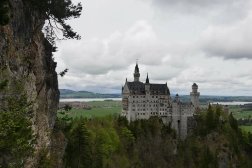 Bild der Tages - Schloss Neuschwanstein in Bayern (Aufnahme vom April)